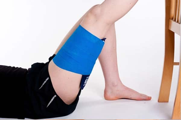 Fisioterapia con compresas pierna